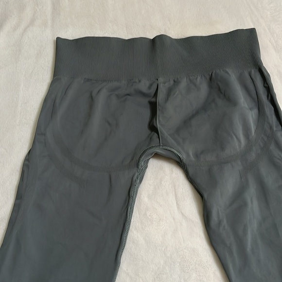 GYMSHARK Women's Gray Leggings - Picture 6 of 8